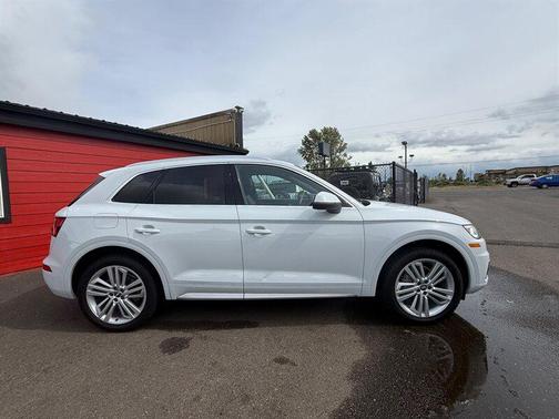 Glacier White Metallic 2019 Audi Q5 2.0T Premium Plus