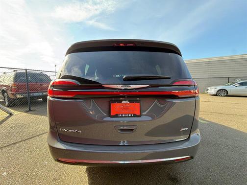 2022 Chrysler Pacifica Touring AWD