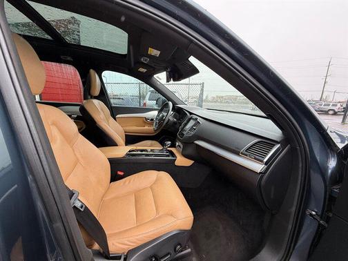 2018 Volvo XC90 T5 Momentum