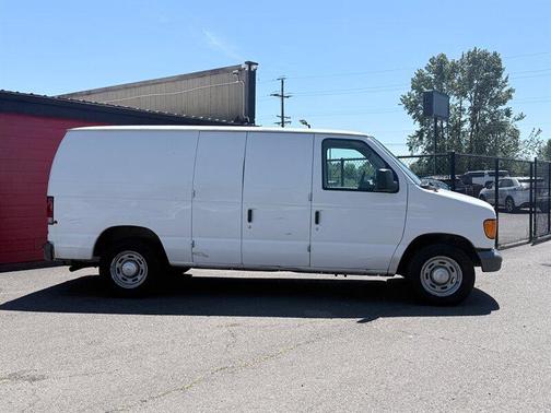 Oxford White Clearcoat 2004 Ford E150 Cargo