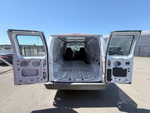 Oxford White Clearcoat 2004 Ford E150 Cargo