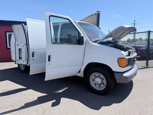 Oxford White Clearcoat 2004 Ford E150 Cargo