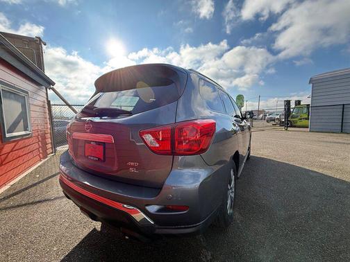 2019 Nissan Pathfinder SL