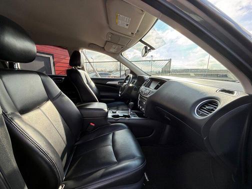 2019 Nissan Pathfinder SL