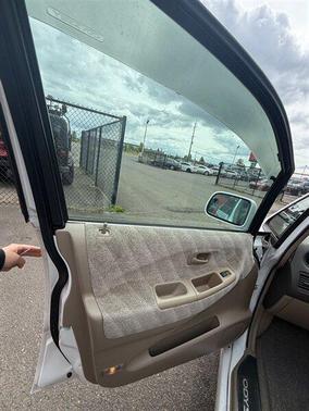 White 1998 Honda Odyssey