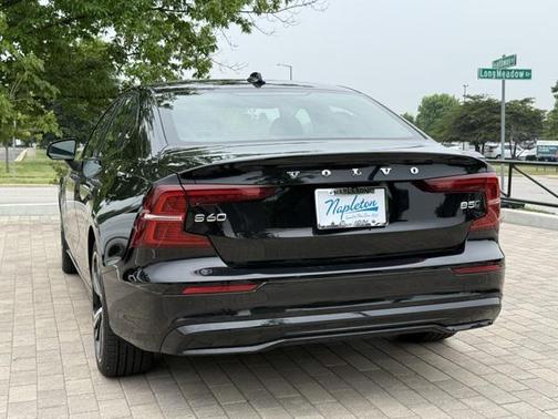2024 Volvo S60 B5 Core Dark Theme