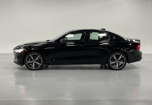 2024 Volvo S60 B5 Core Dark Theme