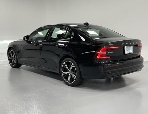 2024 Volvo S60 B5 Core Dark Theme
