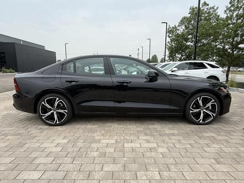 2024 Volvo S60 B5 Core Dark Theme