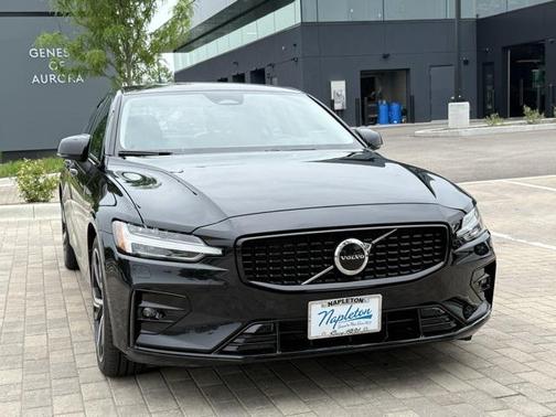 2024 Volvo S60 B5 Core Dark Theme