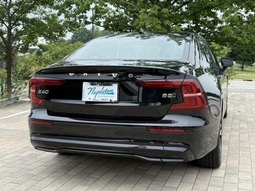 2024 Volvo S60 B5 Core Dark Theme