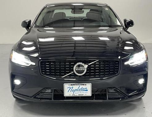 2024 Volvo S60 B5 Core Dark Theme