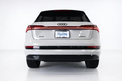 2022 Audi e-tron Premium Plus