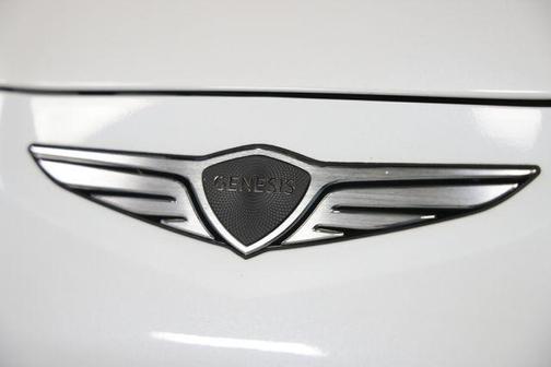 Uyuni White 2026 Genesis G70 2.5T AWD Prestige
