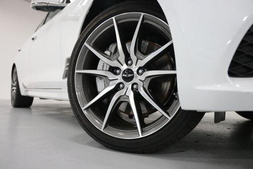 Uyuni White 2026 Genesis G70 2.5T AWD Prestige