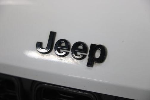 Bright White Clearcoat 2023 Jeep Grand Cherokee L Altitude