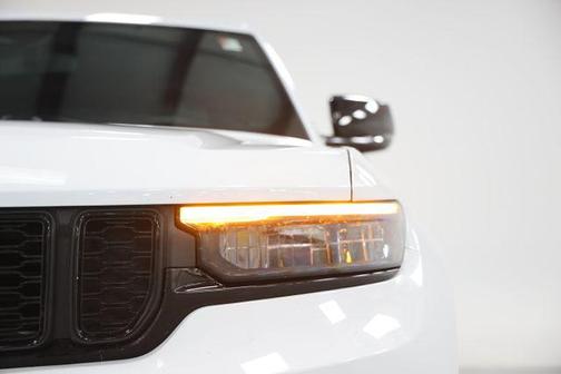 Bright White Clearcoat 2023 Jeep Grand Cherokee L Altitude