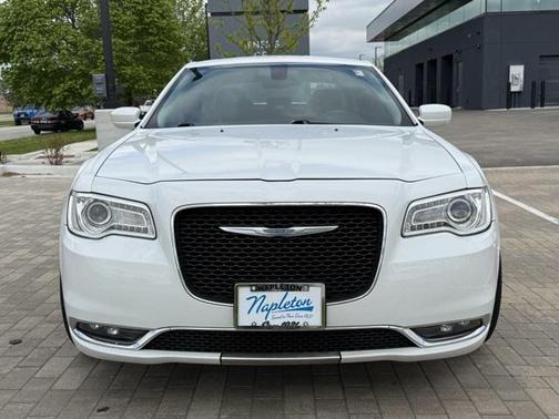 2016 Chrysler 300 Limited