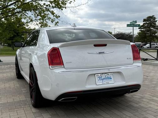 2016 Chrysler 300 Limited