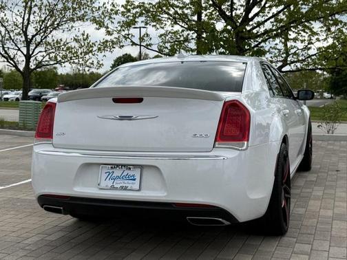 2016 Chrysler 300 Limited