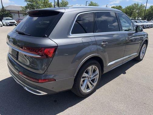 Samurai Gray Metallic 2022 Audi Q7 55 Prestige