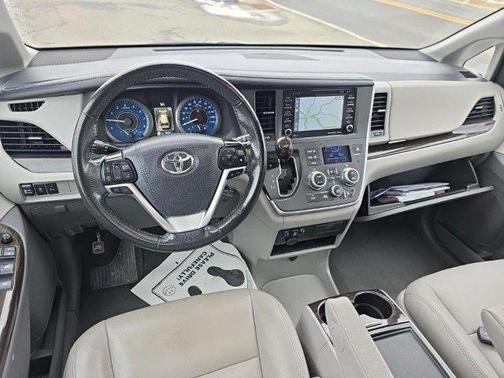 2020 Toyota Sienna XLE