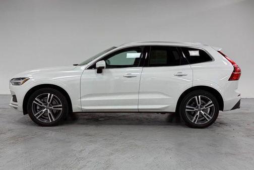 2021 Volvo XC60 T6 Momentum