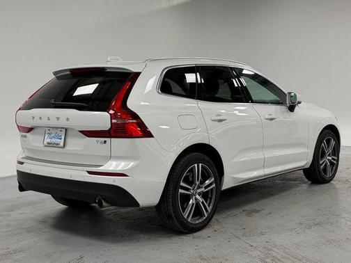 2021 Volvo XC60 T6 Momentum