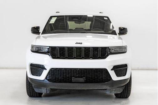 Bright White Clearcoat 2024 Jeep Grand Cherokee Altitude