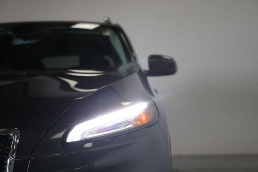 Granite Crystal Metallic Clearcoat 2015 Jeep Cherokee Latitude