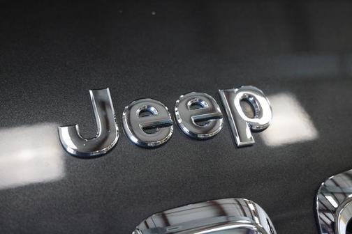 Granite Crystal Metallic Clearcoat 2015 Jeep Cherokee Latitude