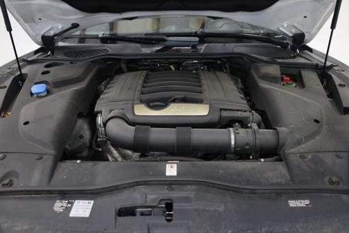 White 2016 Porsche Cayenne Cayenne