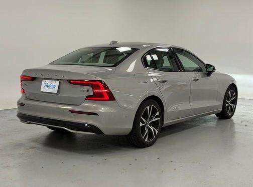 2023 Volvo S60 B5 Plus Dark Theme