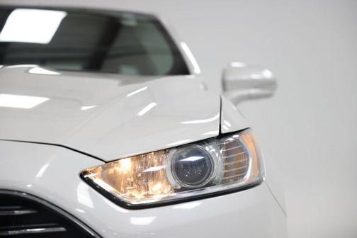 White Platinum Clearcoat Metallic 2016 Ford Fusion SE