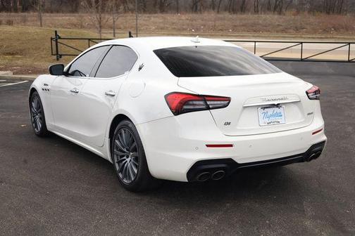 Bianco 2022 Maserati Ghibli Modena Q4