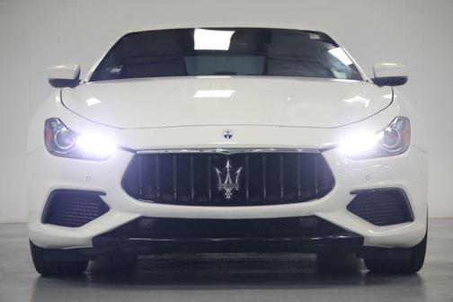 Bianco 2022 Maserati Ghibli Modena Q4