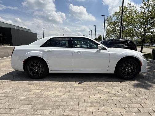 2022 Chrysler 300 Touring