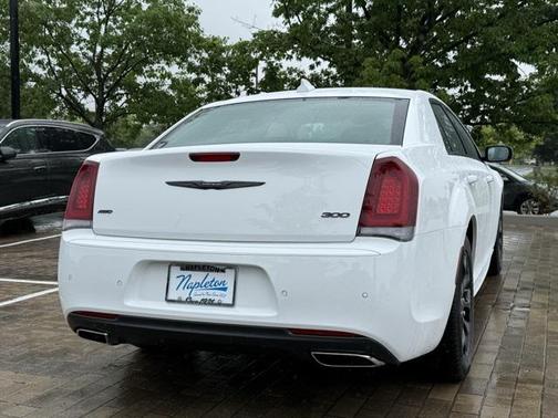 2022 Chrysler 300 Touring