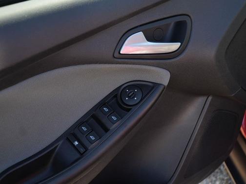 Ruby Red Metallic Tinted Clearcoat 2014 Ford Focus SE