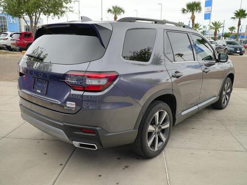 Modern Steel Metallic 2023 Honda Pilot AWD Elite