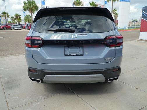 2025 Honda Pilot Touring 8-Passenger