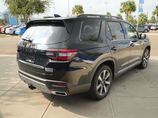 2025 Honda Pilot Touring 8-Passenger