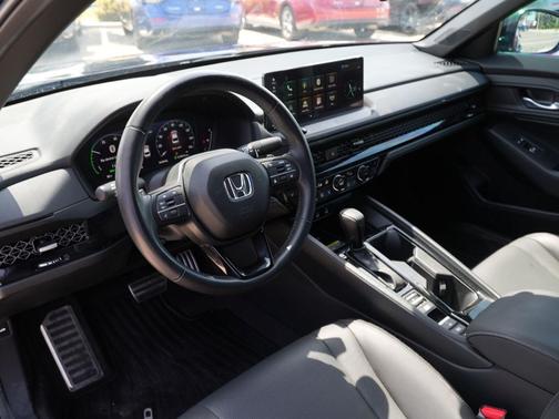 Crystal Black Pearl 2025 Honda Accord Hybrid Sport-L