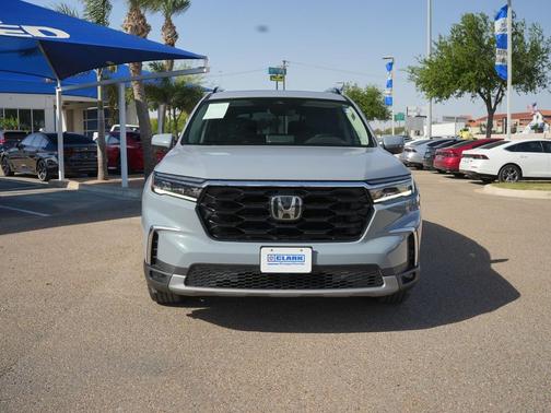 2025 Honda Pilot Touring 8-Passenger