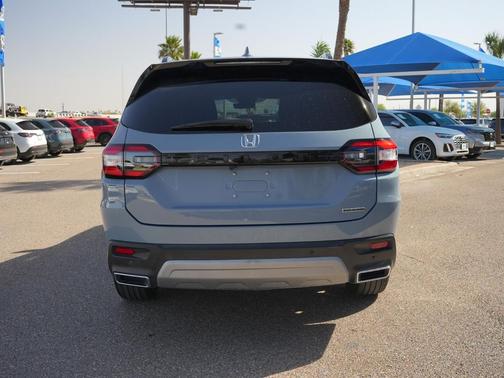 2025 Honda Pilot Touring 8-Passenger