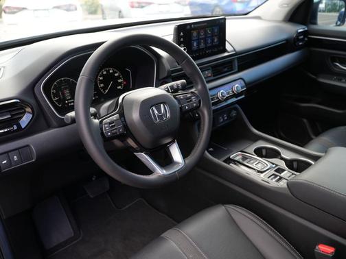 Modern Steel Metallic 2025 Honda Pilot Touring 8-Passenger