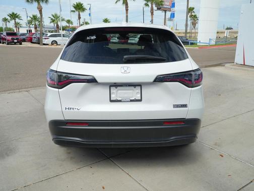 Platinum White Pearl 2026 Honda HR-V LX
