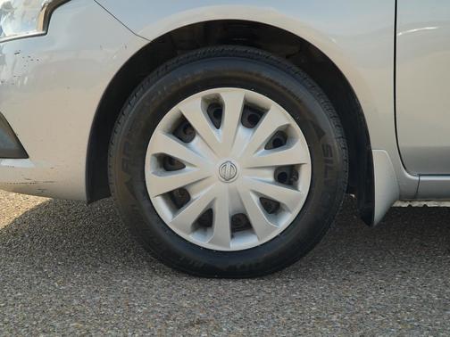2015 Nissan Versa 1.6 S+