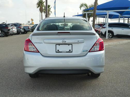2015 Nissan Versa 1.6 S+