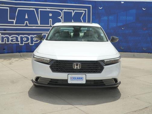 Platinum White Pearl 2026 Honda Accord SE